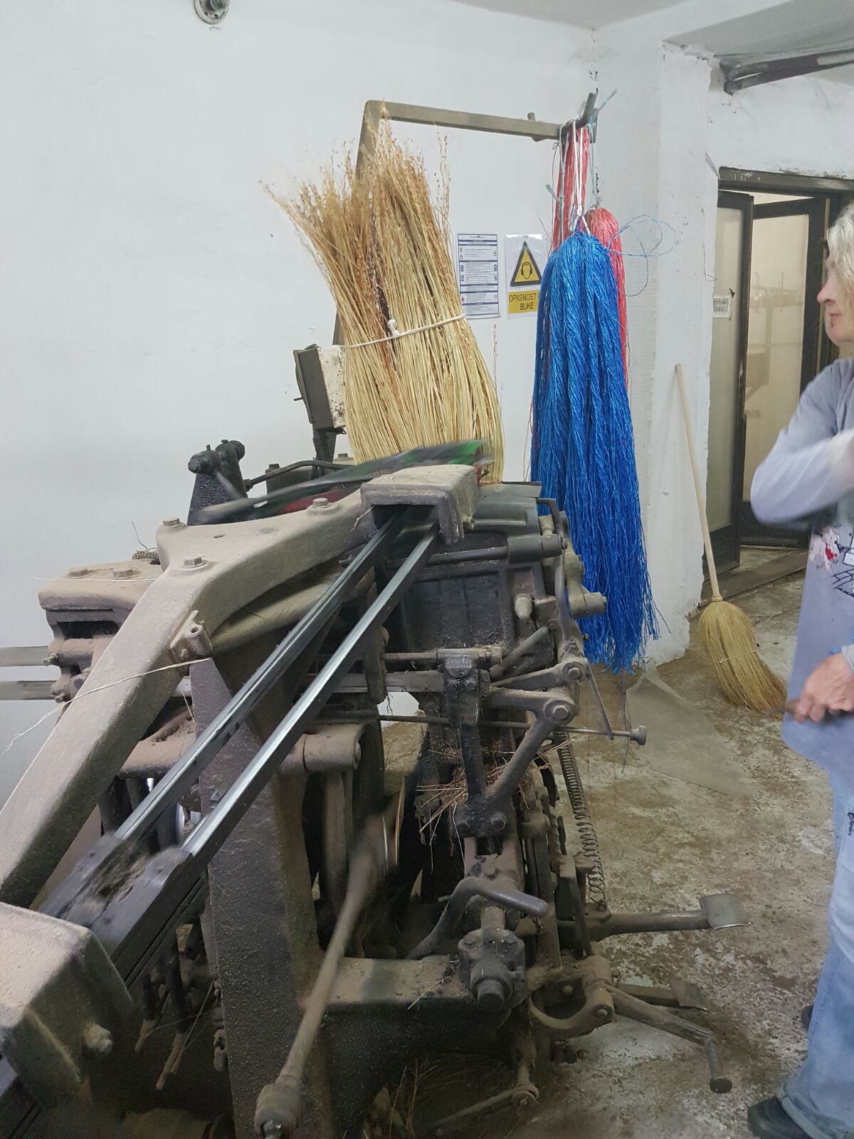 Making sorghum brooms workshop